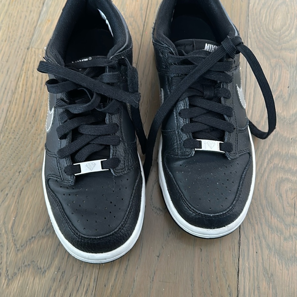 NIKE DUNK LOW BOYS - 5.5US
